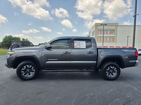 Used 2018 Toyota Tacoma TRD Off-Road AWD/4WD image 6
