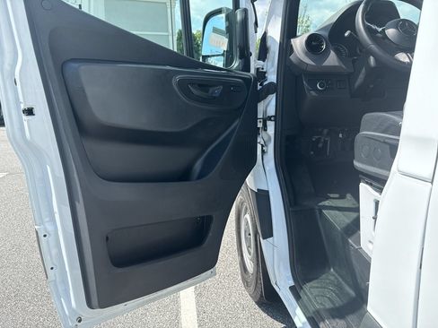 Used 2025 Mercedes-Benz Sprinter 2500 image 17