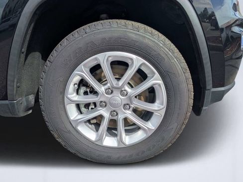 Used 2022 Jeep Grand Cherokee Laredo E RWD image 10