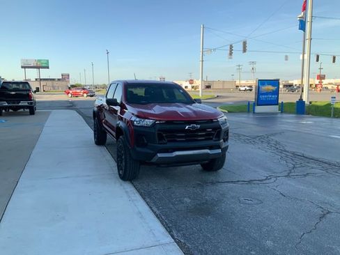 Used 2023 Chevrolet Colorado Trail Boss AWD/4WD image 4