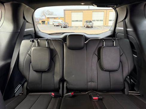 Used 2023 Chrysler Pacifica Touring-L w/ S Appearance Package image 37