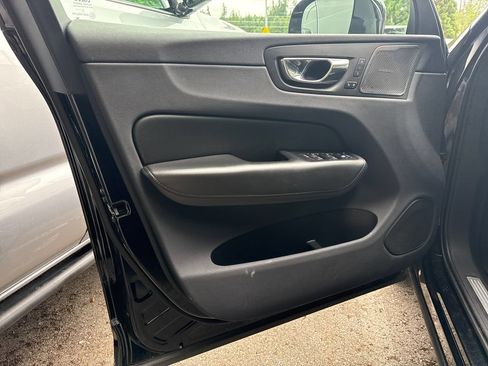 Used 2019 Volvo XC60 T6 Momentum w/ Multimedia Package AWD/4WD image 15