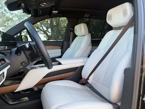 Used 2026 Cadillac Vistiq Luxury image 18