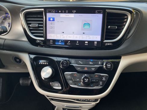 Used 2023 Chrysler Pacifica Touring-L FWD image 24