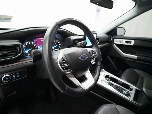 Used 2022 Ford Explorer Limited image 8