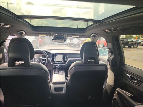 Used 2018 Volvo XC60 T5 R-Design w/ Convenience Package AWD/4WD image 19
