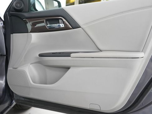 Used 2016 Honda Accord EX image 11