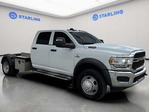 Used 2024 RAM 5500 Tradesman w/ Chrome Appearance Group AWD/4WD image 13
