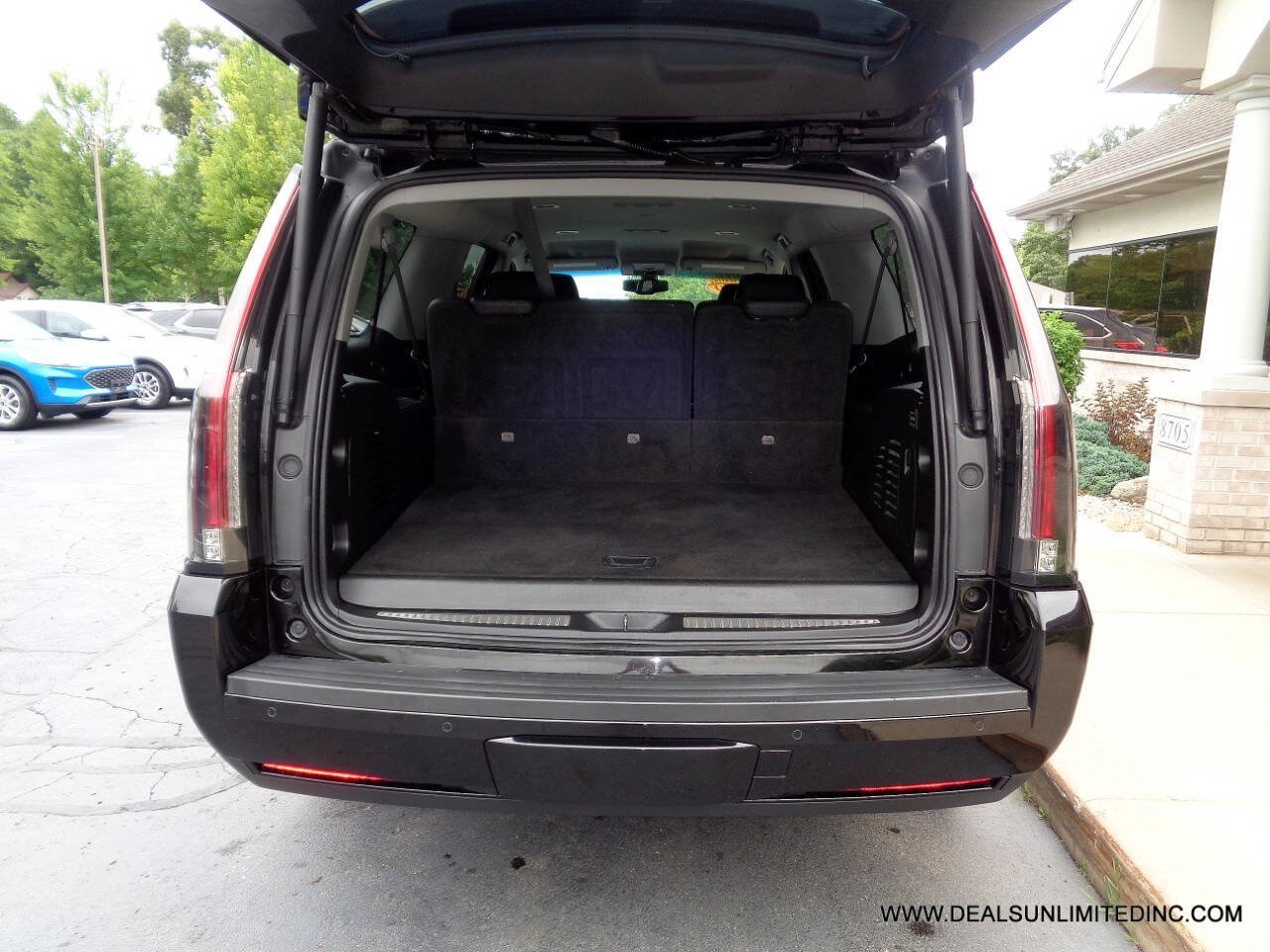 Used 2019 Cadillac Escalade ESV 4WD image 32