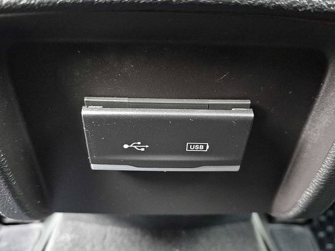 Used 2019 Jeep Cherokee Latitude Plus w/ Cold Weather Group image 11