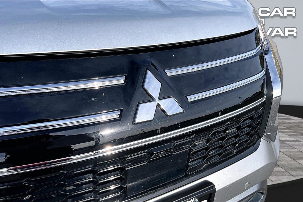 Used 2025 Mitsubishi Outlander SE AWD/4WD image 27