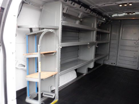 Used 2023 GMC Savana 2500 w/ Driver Convenience Package image 7