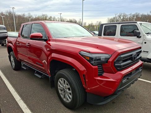 Used 2025 Toyota Tacoma SR5 AWD/4WD image 4
