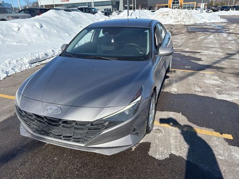 Used 2021 Hyundai Elantra SE w/ Cargo Package image 11