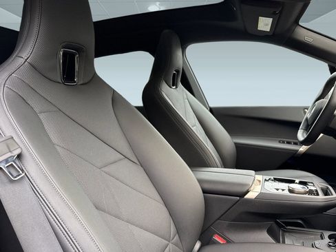 Used 2025 BMW iX xDrive50 image 32