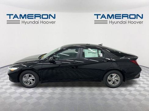 New 2026 Hyundai Elantra SE image 2