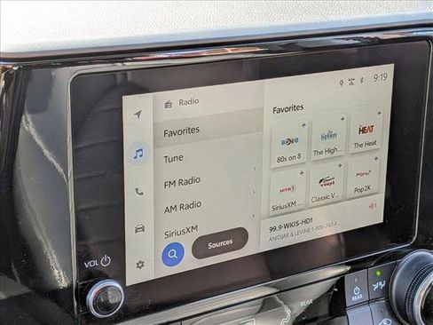 Used 2023 Toyota Highlander XLE image 11