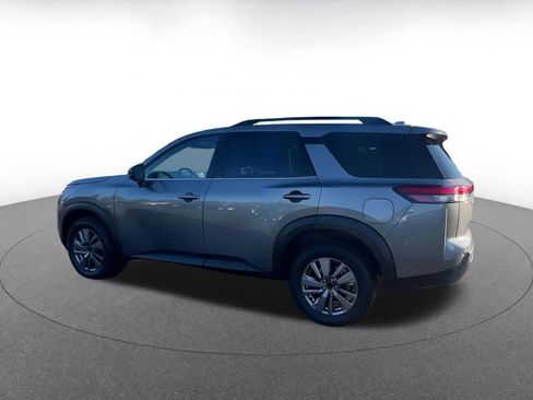 Used 2025 Nissan Pathfinder SV image 9