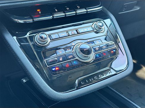 Used 2021 Lincoln Corsair AWD image 16