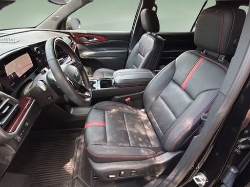Used 2026 Chevrolet Traverse RS FWD image 18