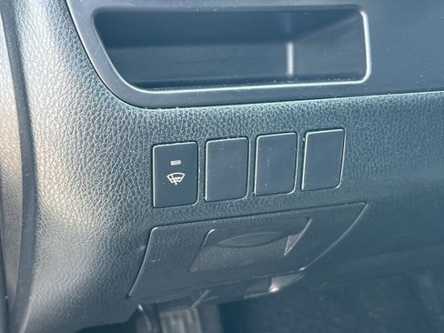 Used 2016 Toyota Highlander LE AWD/4WD image 27