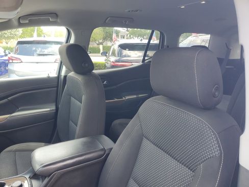 Used 2023 GMC Acadia SLE FWD image 17
