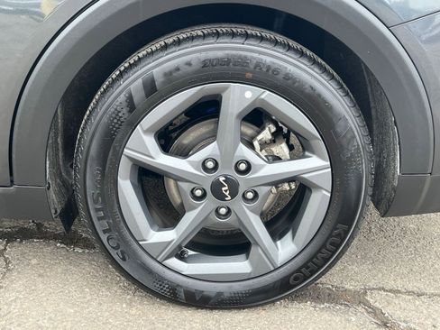 Used 2025 Kia K4 LXS image 27