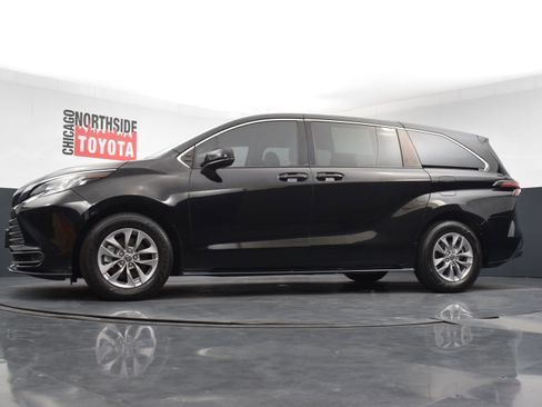 Used 2022 Toyota Sienna LE FWD image 26
