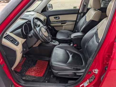 Used 2013 Kia Soul ! w/ Premium Pkg image 2