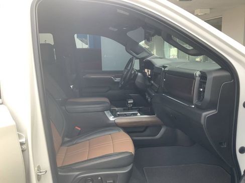 Used 2023 Chevrolet Silverado 1500 High Country w/ Technology Package image 15