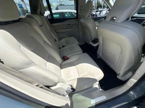 Used 2022 Volvo XC90 T5 Momentum FWD image 7