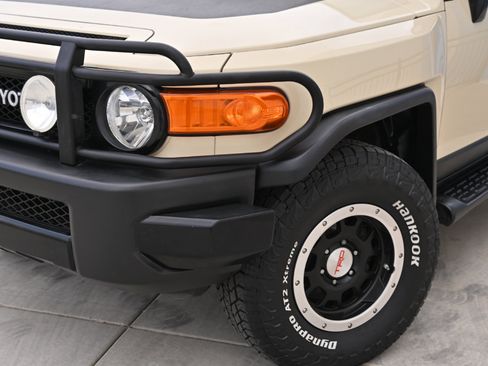 Used 2010 Toyota FJ Cruiser 4WD image 39