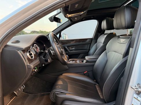Used 2019 Bentley Bentayga AWD/4WD image 16