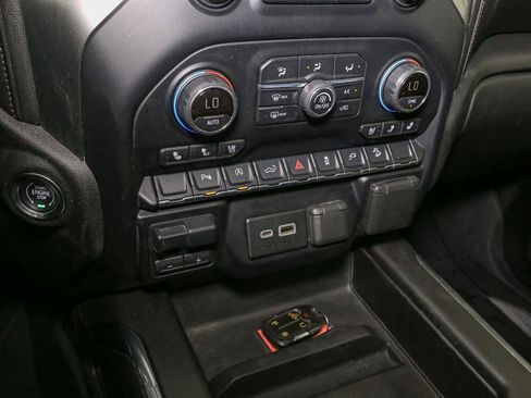 Used 2019 Chevrolet Silverado 1500 LTZ AWD/4WD image 29