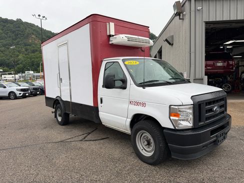 Used 2024 Ford E-350 and Econoline 350 Super Duty w/ Power Windows & Locks Group RWD image 3