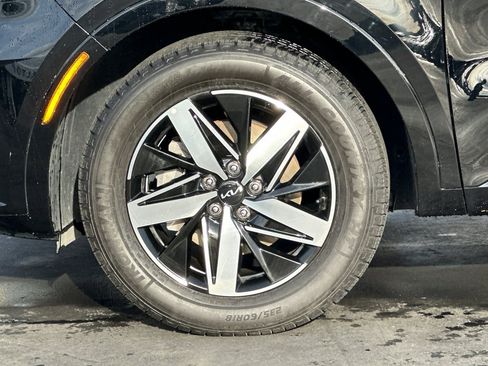 Certified 2022 Kia Sorento S w/ Panoramic Sunroof Package image 30