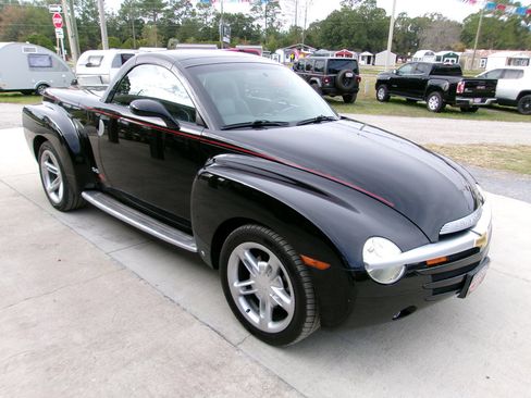Used 2003 Chevrolet SSR w/ Preferred Equipment Group image 3