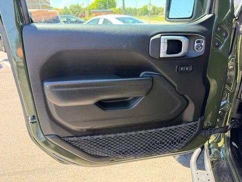 Used 2022 Jeep Gladiator Mojave w/ Cold Weather Group AWD/4WD image 17