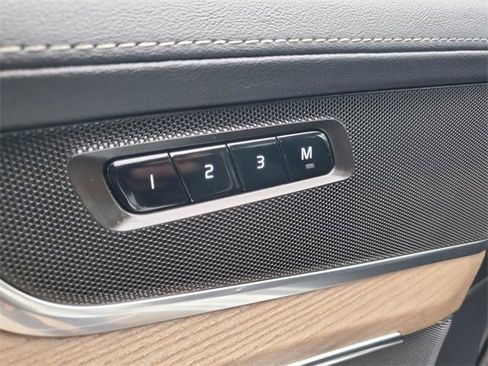 Used 2025 Volvo XC90 B6 Plus image 11