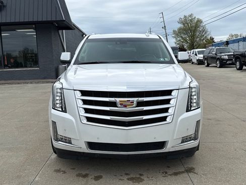Used 2019 Cadillac Escalade Premium Luxury AWD/4WD image 24