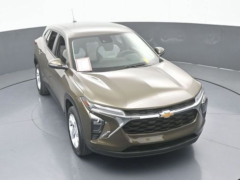 Used 2024 Chevrolet Trax LS w/ LS Convenience Package image 49