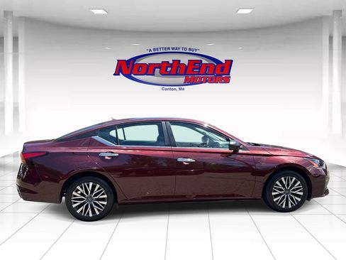 Used 2025 Nissan Altima 2.5 SV FWD image 8