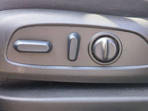 Used 2022 Chevrolet Equinox LT FWD image 12