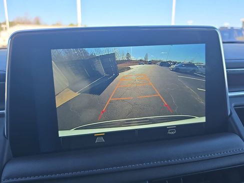 Used 2023 Chevrolet Suburban LT image 24