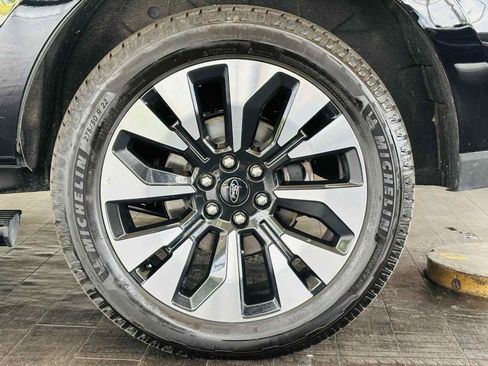 Used 2025 Ford Expedition Platinum w/ Driver's Package AWD/4WD image 29
