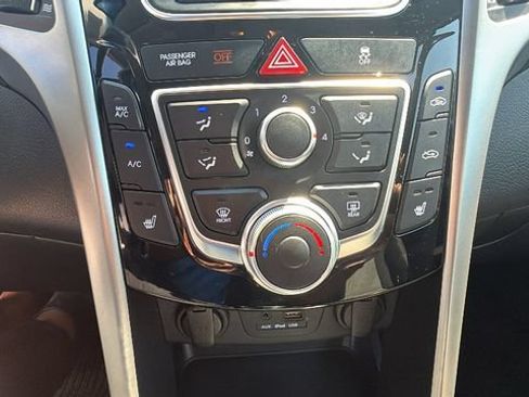 Used 2016 Hyundai Elantra GT FWD image 24