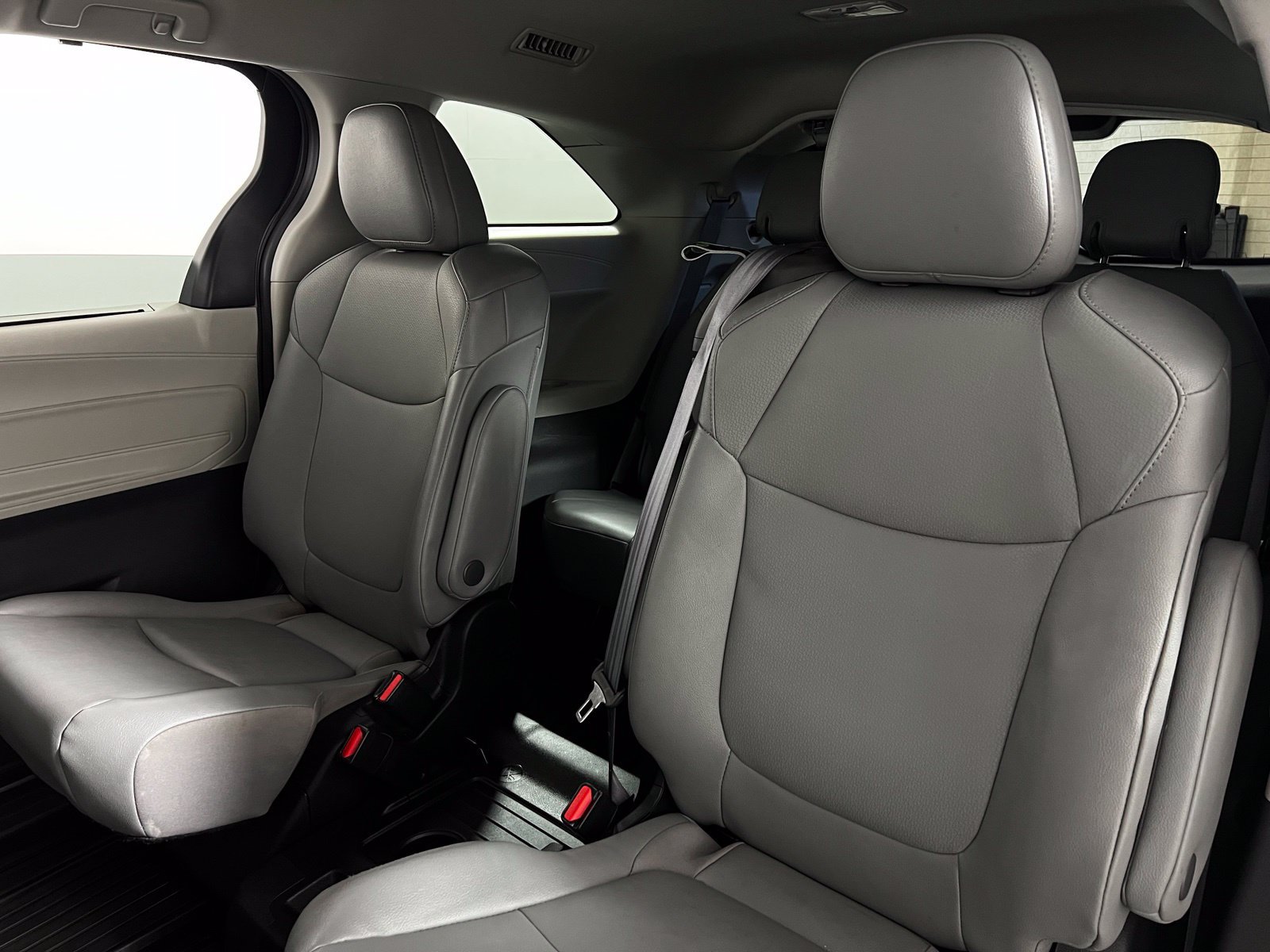 Certified 2023 Toyota Sienna XLE FWD image 23