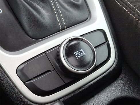 Used 2023 Hyundai Venue SEL image 24