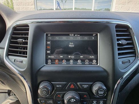 Used 2021 Jeep Grand Cherokee Laredo image 18