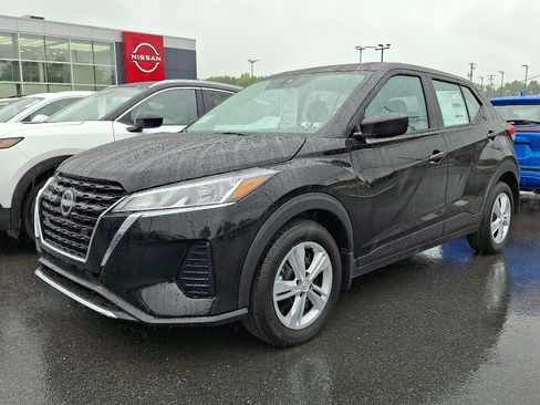 New 2025 Nissan Kicks Play S image 3